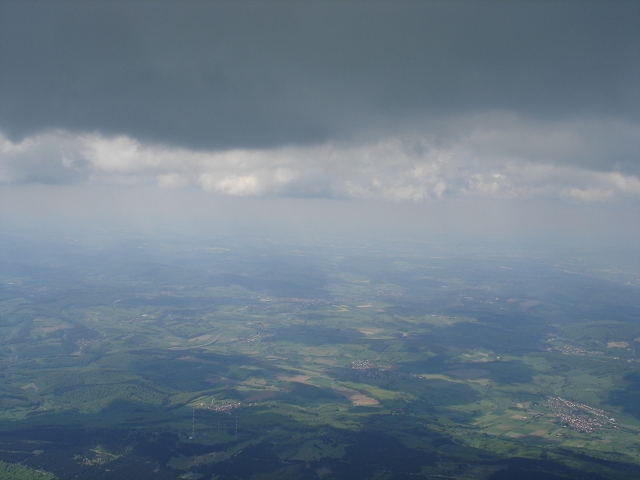 12.5.08 Auf Strecke,hier überm Meißner der  750m hoch ist.Man kann die Antennen des HR sehen.