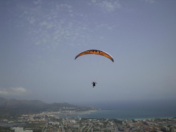 ... Wichtig!!! für alle Flieger. Am Fuße des Puig de Marti ist eine Kläranlage. Wenn der Wind direkt drauf steht könnt Ihr es riechen.!!! Bitte versucht nicht neben der Kläranlage oder in der direkten Nähe zu landen. Ein Pilot hatte leider das Vergnügen in einem Sumpf an Sche...  neben der Kläranlage zu landen er versank bis zum Bauchnabel. Zum Glück ist nicht mehr passiert.