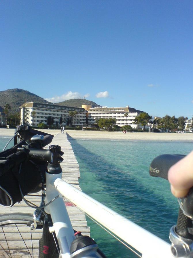 ...Im Winter 13.1.08 ist das Landen auch am Strand (Port de Alcudia)an diesem Hotel erlaubt:-) ...