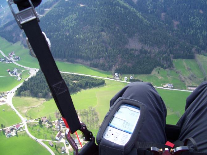 der Landeplatz bei der Mautstelle (zwischen Knie, kleinem Wald und Hochkar-Alpenstraße)