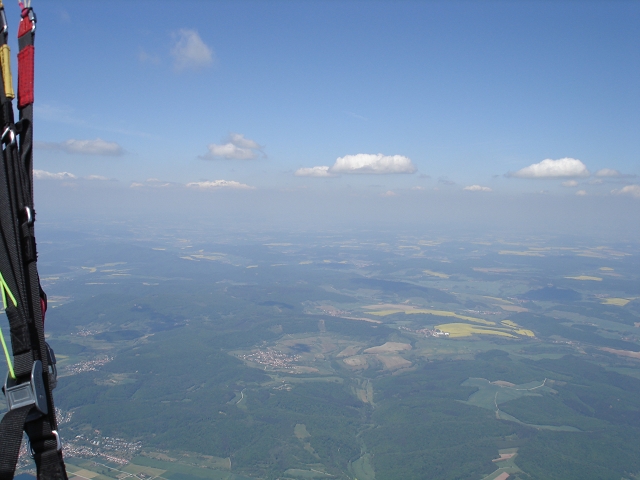 Heute 6.05 07 der Hammertag.Hier seht ihr das Flugelände kella aus ca. 2500m.Sieht echt klein aus.